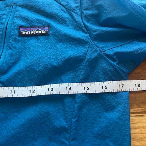 Patagonia Hooded Jacket - Picture 5 of 9
